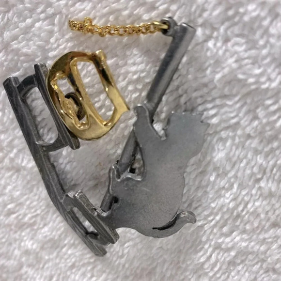 Vintage Grey Metal With Gold Accents Fishing Cat Pin  Brooch - Picture 3 of 9